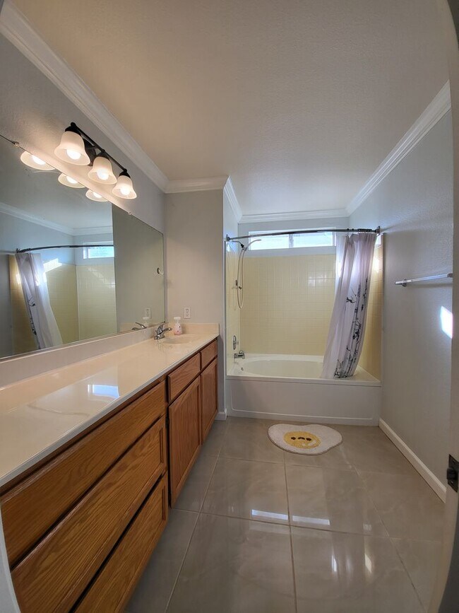 Building Photo - 920 Garcia Dr