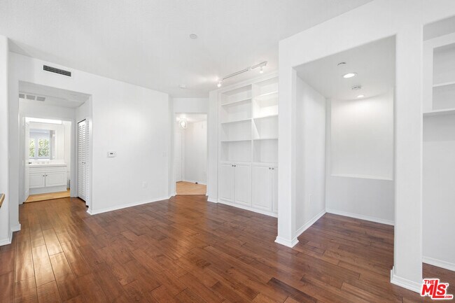 Building Photo - 13080 Pacific Promenade