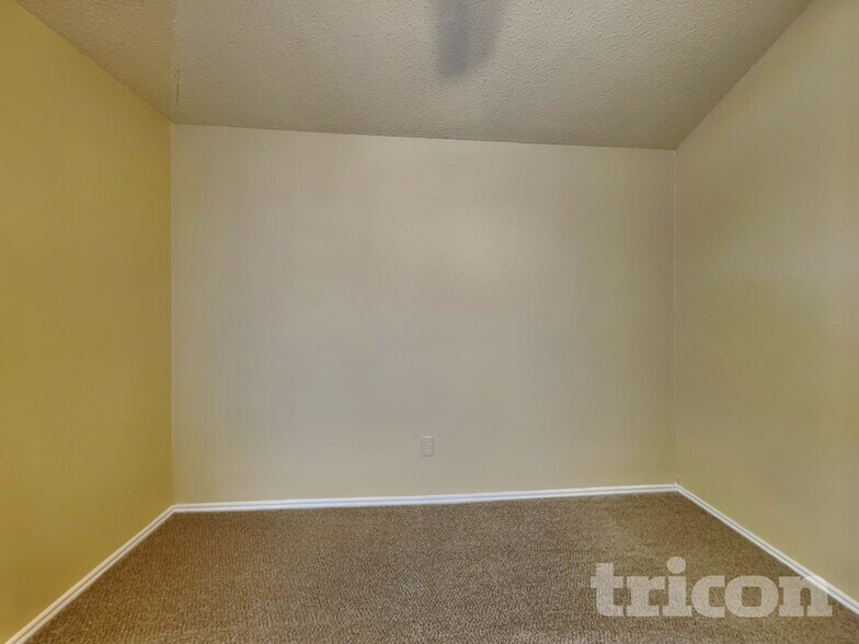 Building Photo - 1715 Cordova Dr
