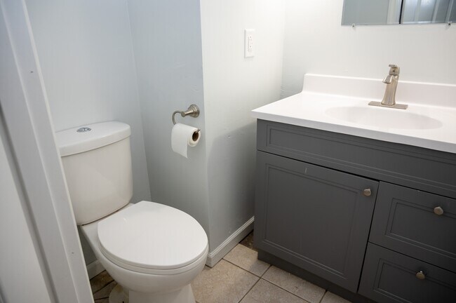 Building Photo - 3244 Marion Rd SE