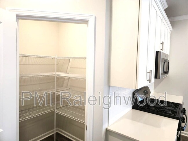 Building Photo - 1060 Maple Br Cir