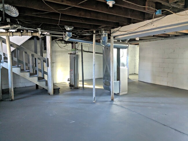 Building Photo - 1251 Kenneth St