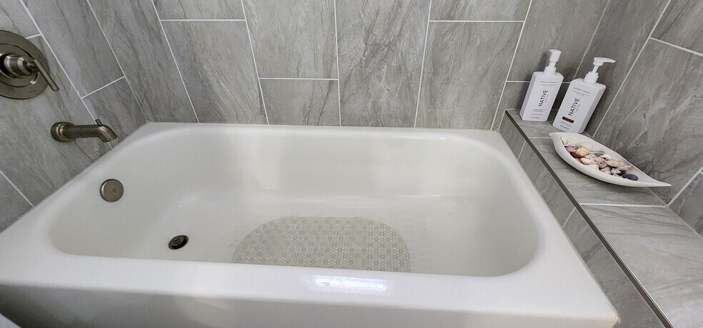 Building Photo - 186 Pebble Shores Dr