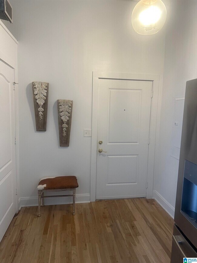 Building Photo - 300 20th St N