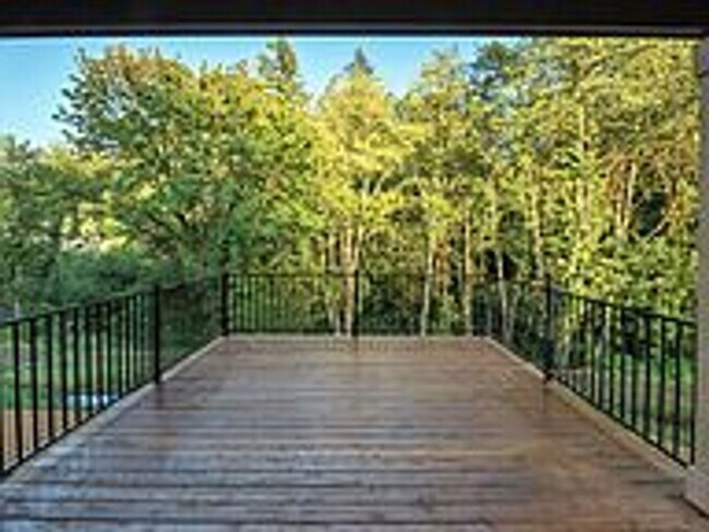 Building Photo - Charming Newer Camas Home in Gated Community