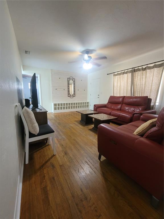 Building Photo - 2400 NE 57th Pl