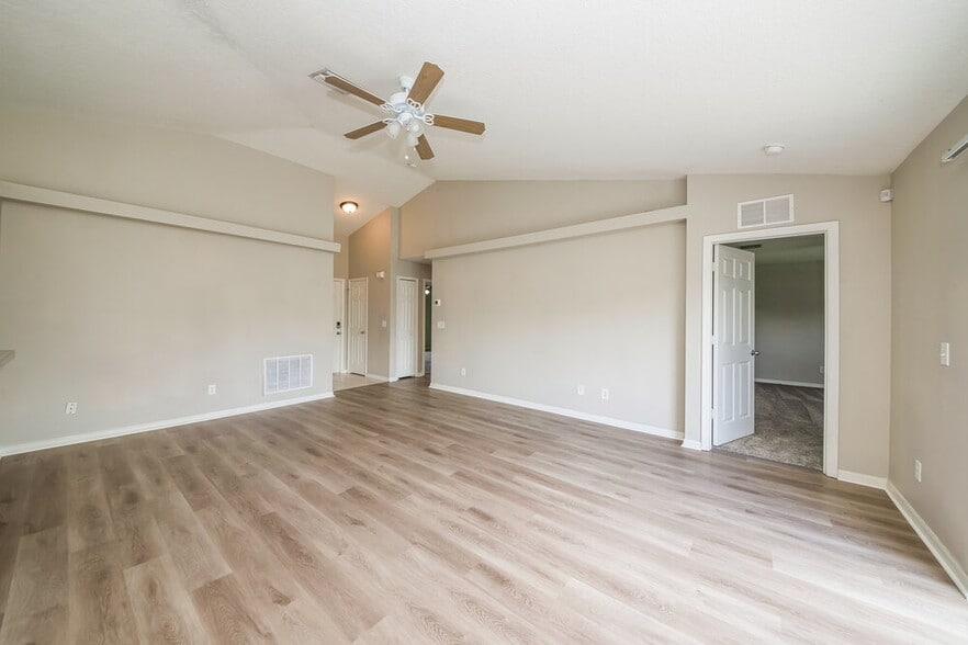 Building Photo - 6010 33rd Dr E