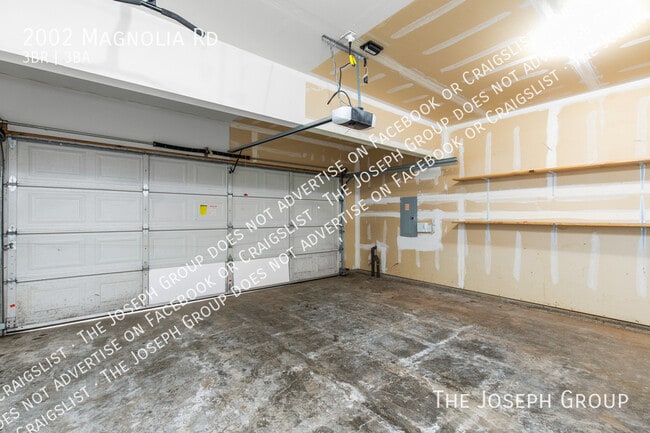 Building Photo - 2002 Magnolia Rd