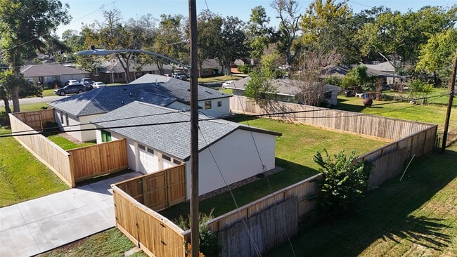 Building Photo - 9242 Autauga St