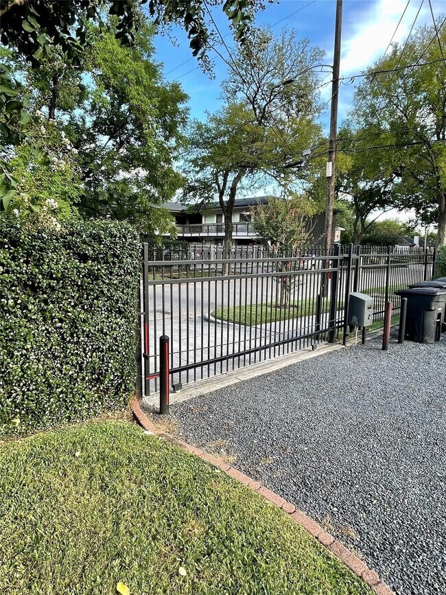 Building Photo - 4630 Clay St