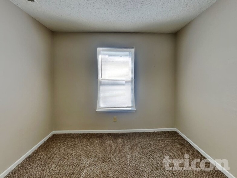 Building Photo - 2720 Redland Ln