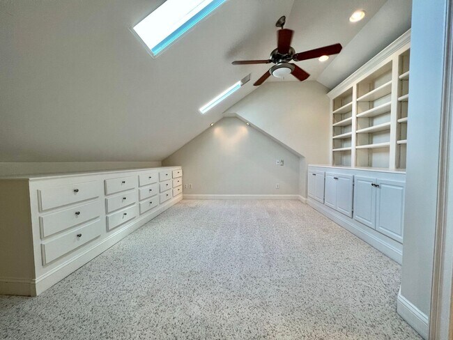 Building Photo - 5 Bed, 3.5 Bath w/ 3 Car Garage Less than 1 Mile from Downtown Franklin