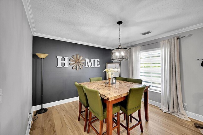 Building Photo - 8606 Arrowhead Dr