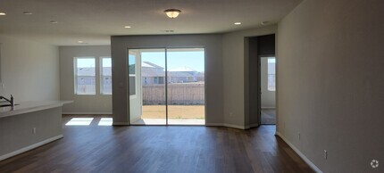 Building Photo - Open Floor Plan, Close to Shopping, Fenced...