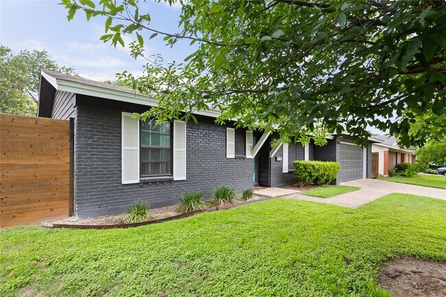 Building Photo - 8704 Clarewood Dr