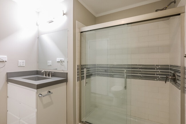 Building Photo - 3 Bedroom Home on Corner Lot