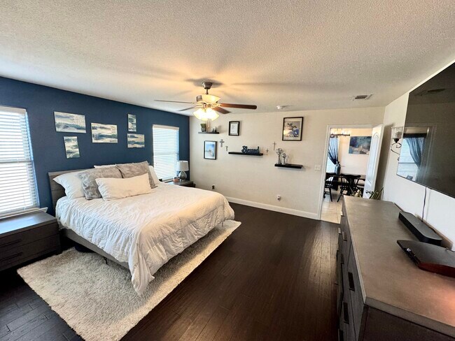 Building Photo - 5718 111th St