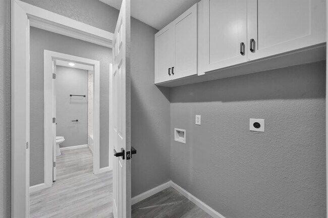 Building Photo - 22603 Pebworth Pl