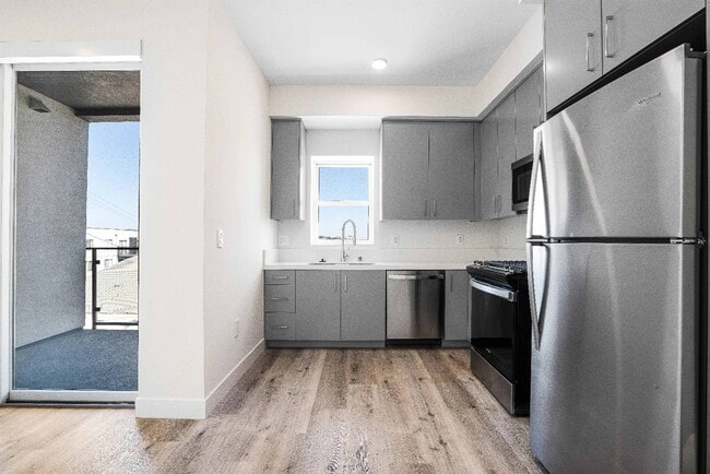 Building Photo - 3308 Mentone Ave