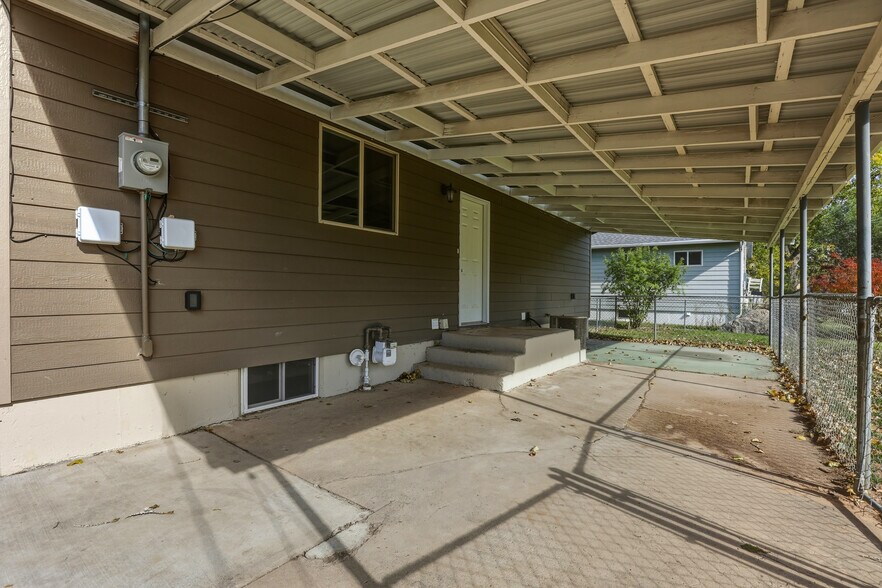 Building Photo - 2104 Prairie Ave