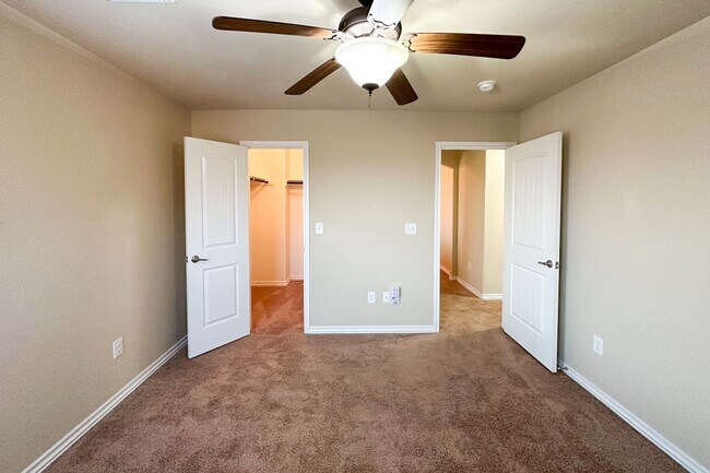 Building Photo - Stunning 5BD, 2 1/2 BTH Home Seconds away from John Kilpatrick Turnpike in YUKON!