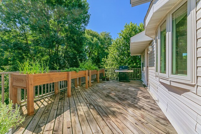 Building Photo - 645 US-12