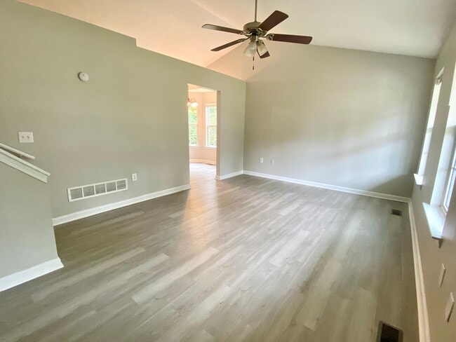 Building Photo - Dallas Rental