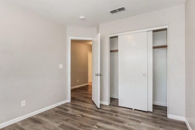 Building Photo - 1343 E Helena Dr