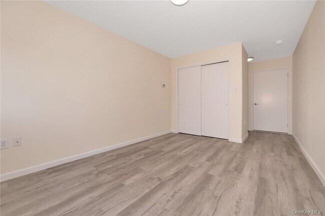 Building Photo - 68 Lake St