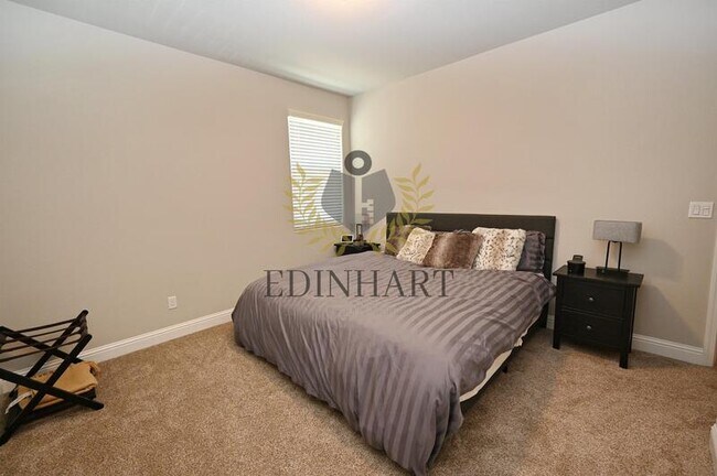 Building Photo - 1439 E Via Albero Dr