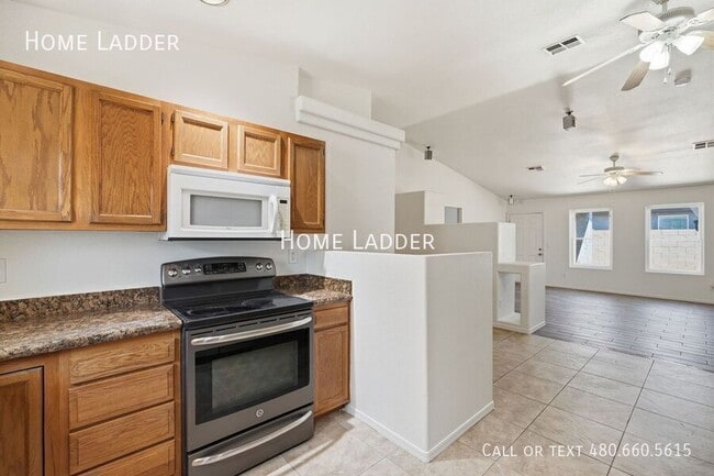 Building Photo - 10452 W Arivaca Dr