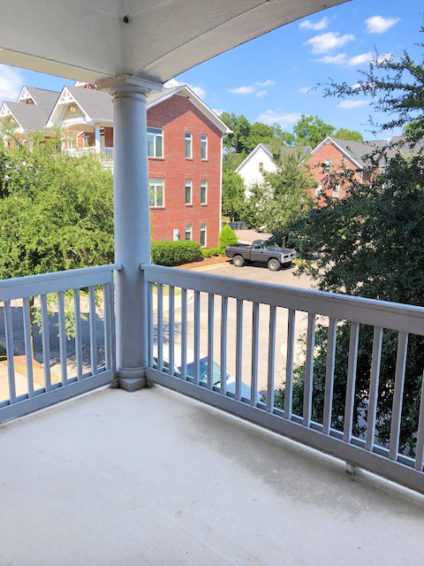 Building Photo - 3 Story Townhome Overlooking The Savannah ...