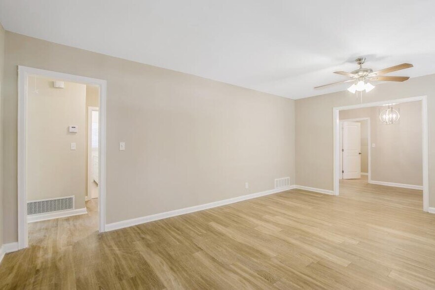 Building Photo - 2966 Sylvan Rd