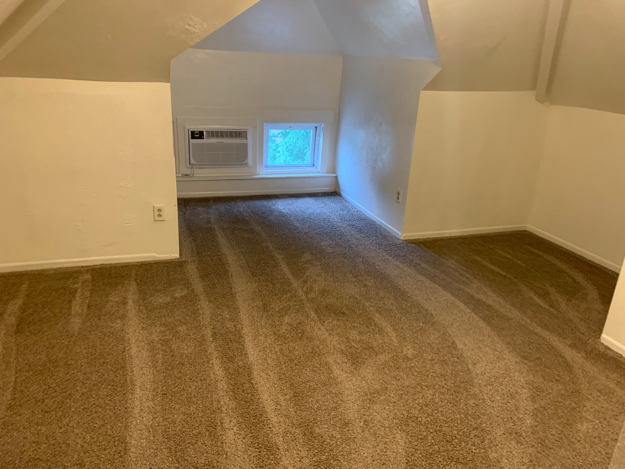 Building Photo - 804 College Ave