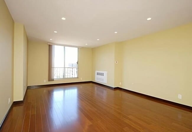 Building Photo - 33 Pond Ave