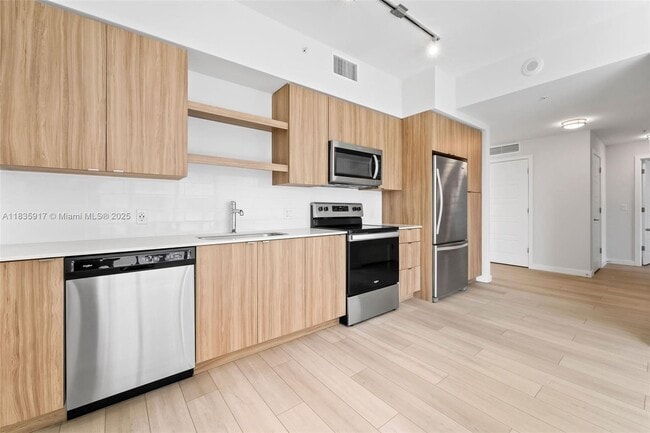 Building Photo - 555 NE 8th St