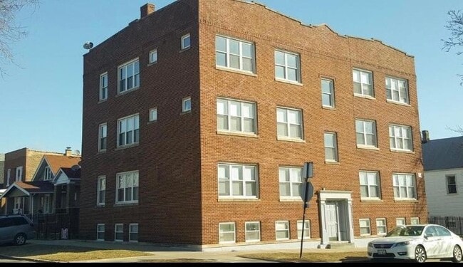 Primary Photo - 4958 W Dickens Ave