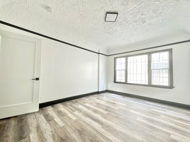 Building Photo - 1329 2nd Ave