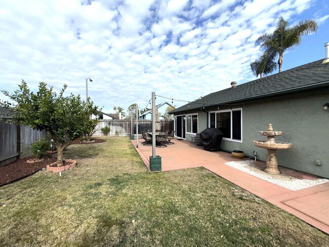 Building Photo - Corner Lot - 2 Bed - 2 Bath Home In Encinitas