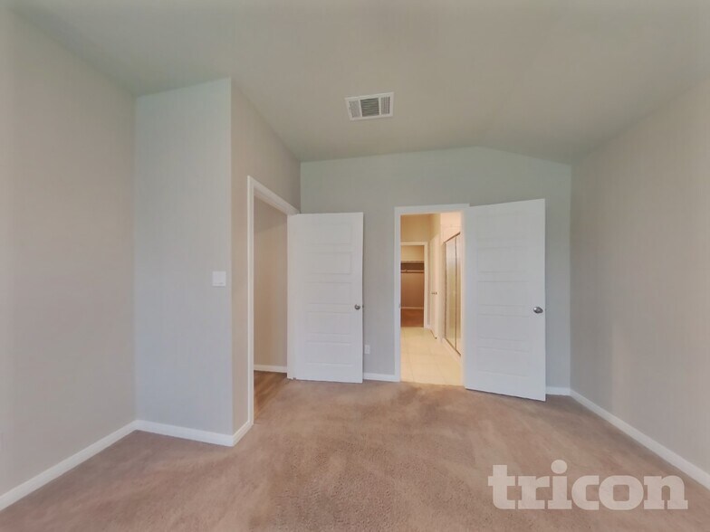 Building Photo - 5539 Shasta Pl
