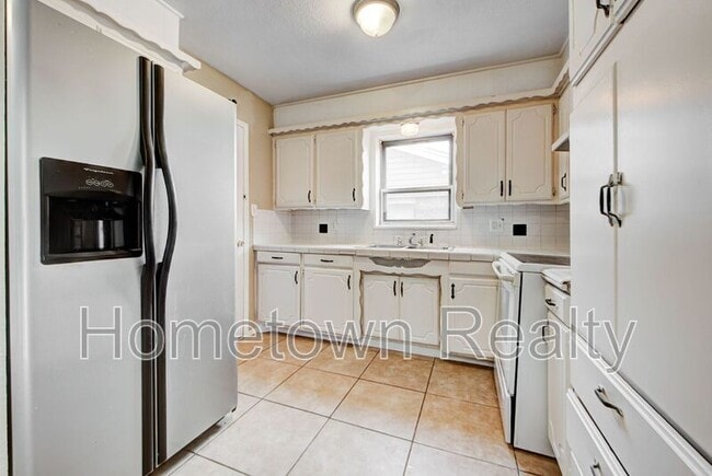 Building Photo - 1833 NE 51st St