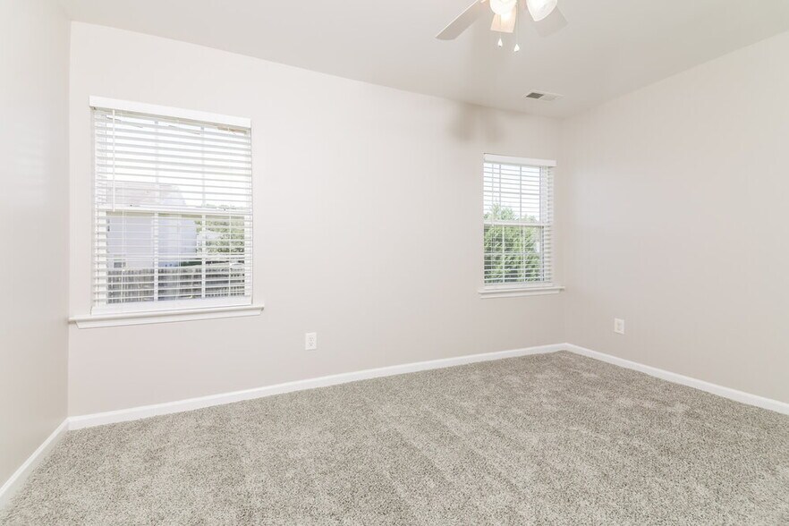 Building Photo - 1544 Cairo Way