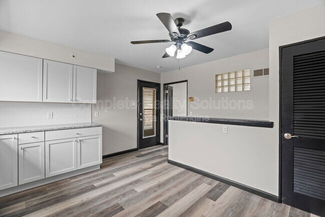 Building Photo - 5150 Wallingford Dr