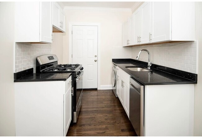 Building Photo - 3817 N Greenview Ave