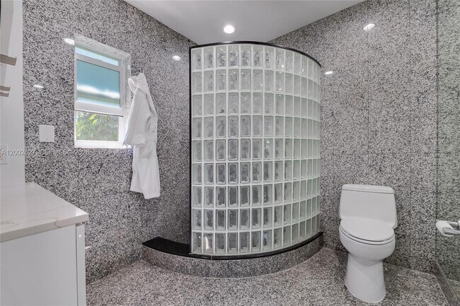 Building Photo - 11401 SW 67th Ave