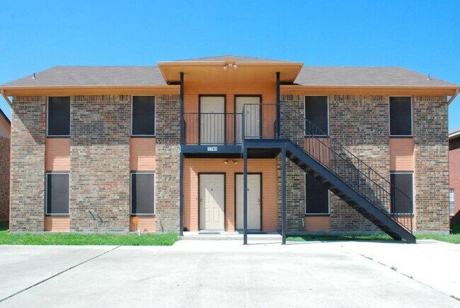 Building Photo - 1708 Benttree Dr