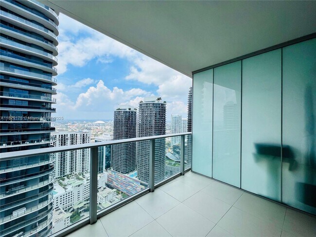 Building Photo - 1010 Brickell Ave