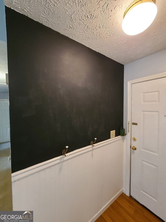 Building Photo - 216 Valley View