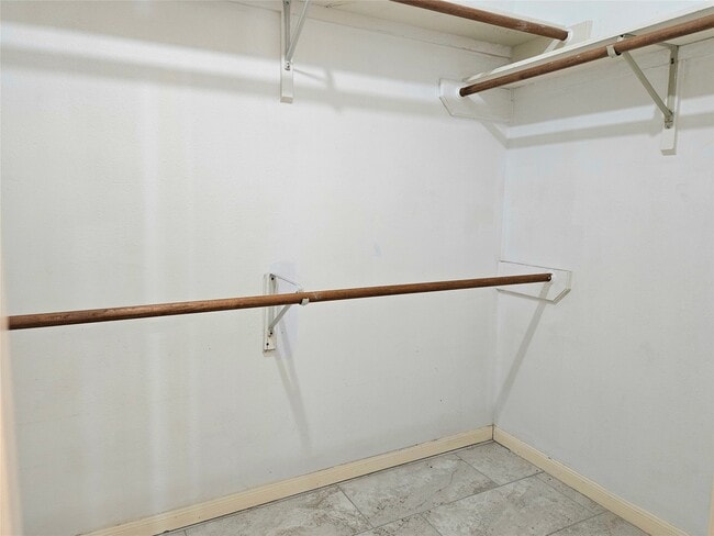 Building Photo - 13814 Dentwood Dr