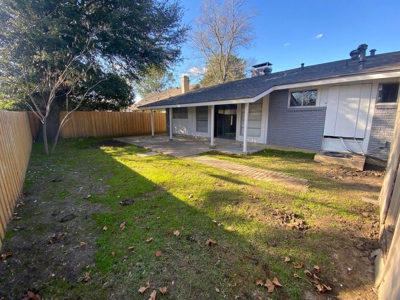 Building Photo - 2006 W Northgate Dr